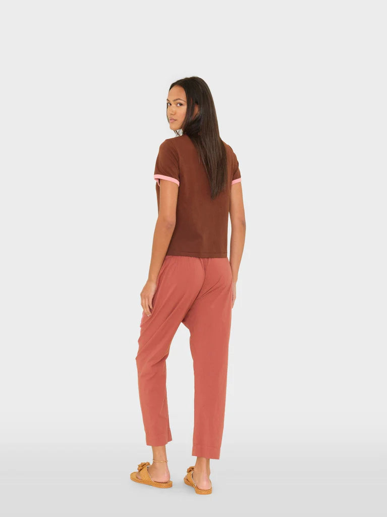 Information
Name
x2602-pant-cinnabar-coral-draper-pant-cinnabar-coral-draper-pant-1219896061
Alt text
Suggestion
Woman wearing a brown top and pink pants on a white background
