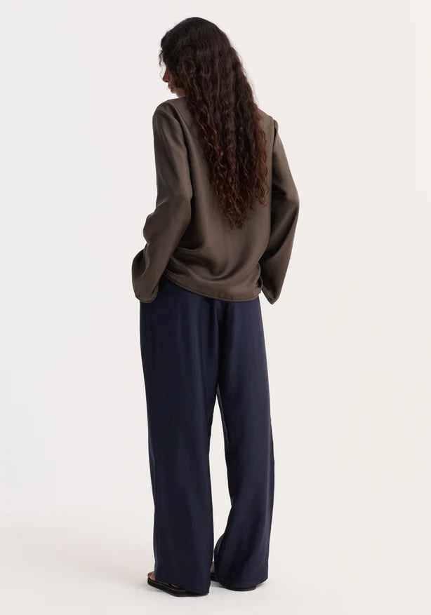 Pankou closure silk top
